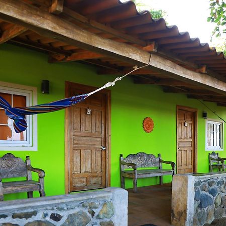 Hotel Oasis & Surf Camp Санта-Каталина Экстерьер фото