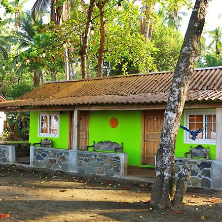 Hotel Oasis & Surf Camp Санта-Каталина Экстерьер фото