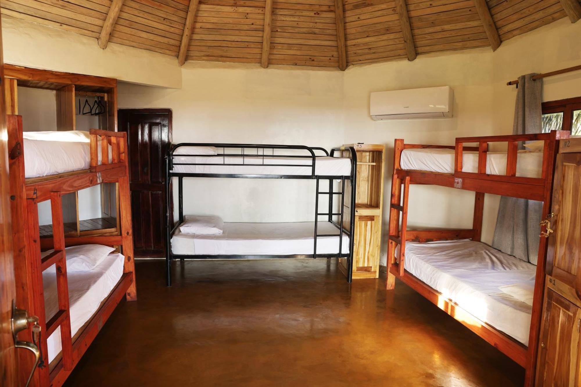 Hotel Oasis & Surf Camp Санта-Каталина Экстерьер фото