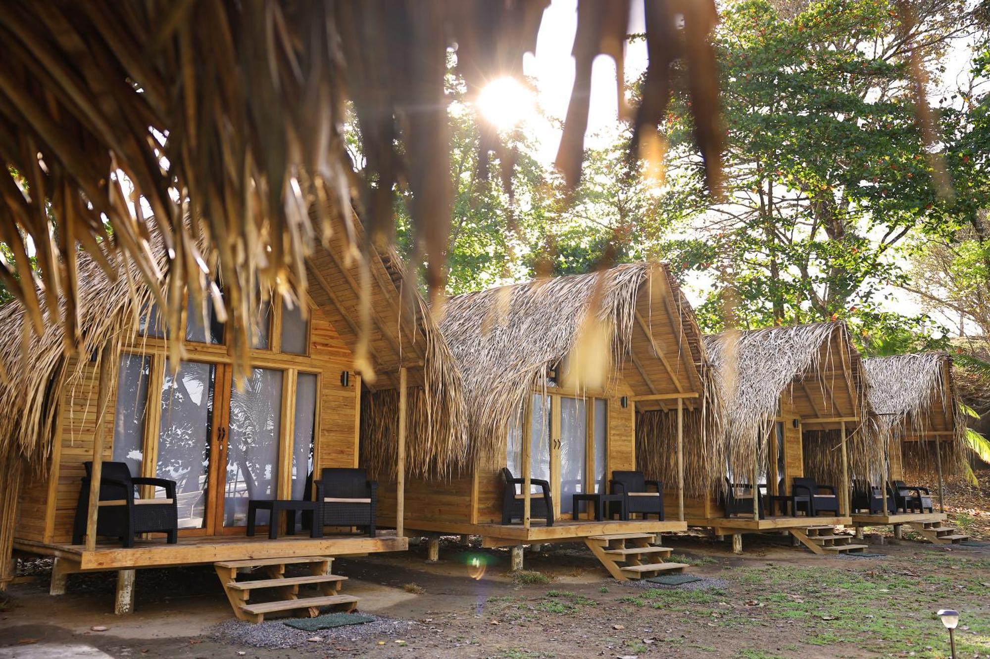 Hotel Oasis & Surf Camp Санта-Каталина Экстерьер фото